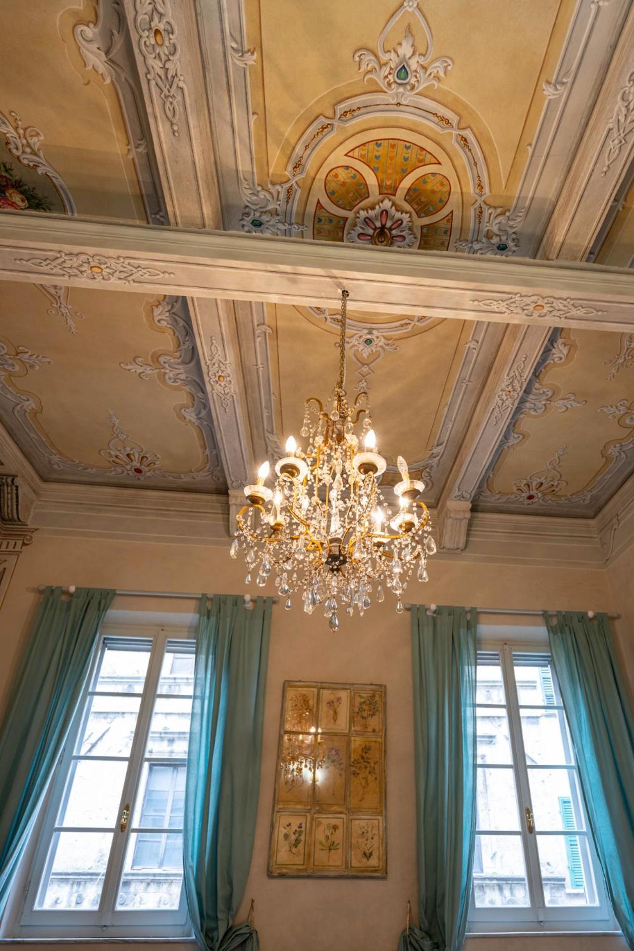 Tuscan Palace - Avignonesi Montepulciano